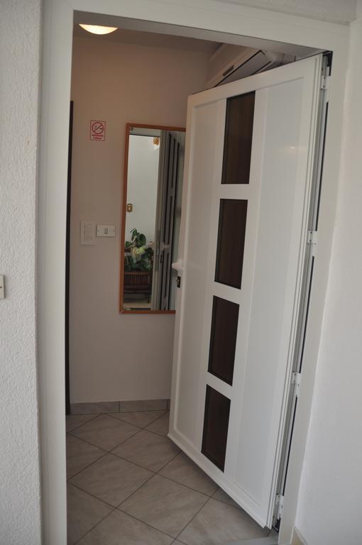 Franko Apartmani Zambratija  Luaran gambar