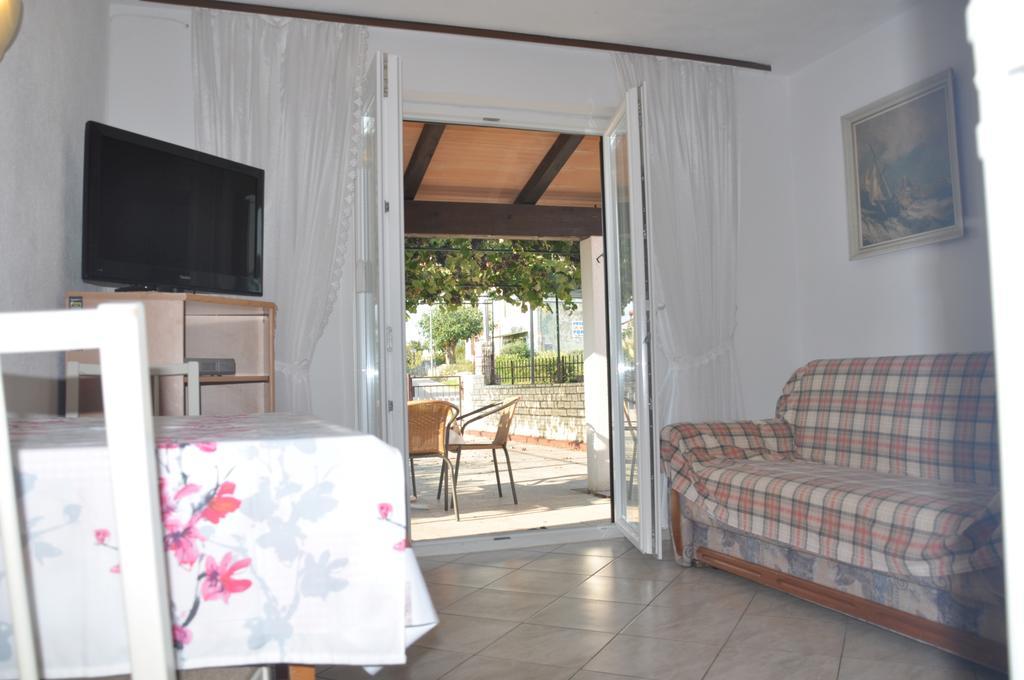 Franko Apartmani Zambratija  Luaran gambar