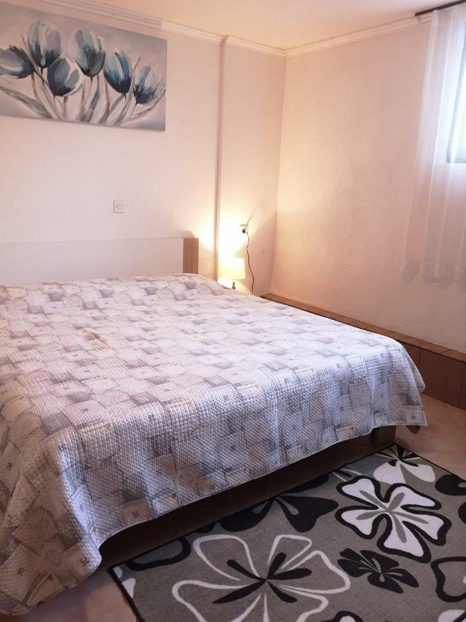 Franko Apartmani Zambratija  Luaran gambar